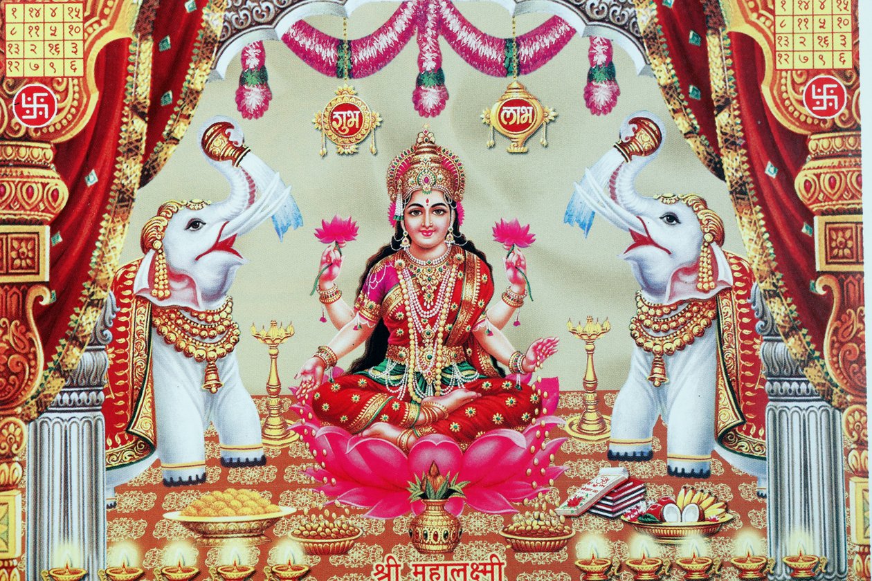 Lakshmi, Visnu felesége, a jólét, a jó szerencse és a szépség istennője. alkotó: . .