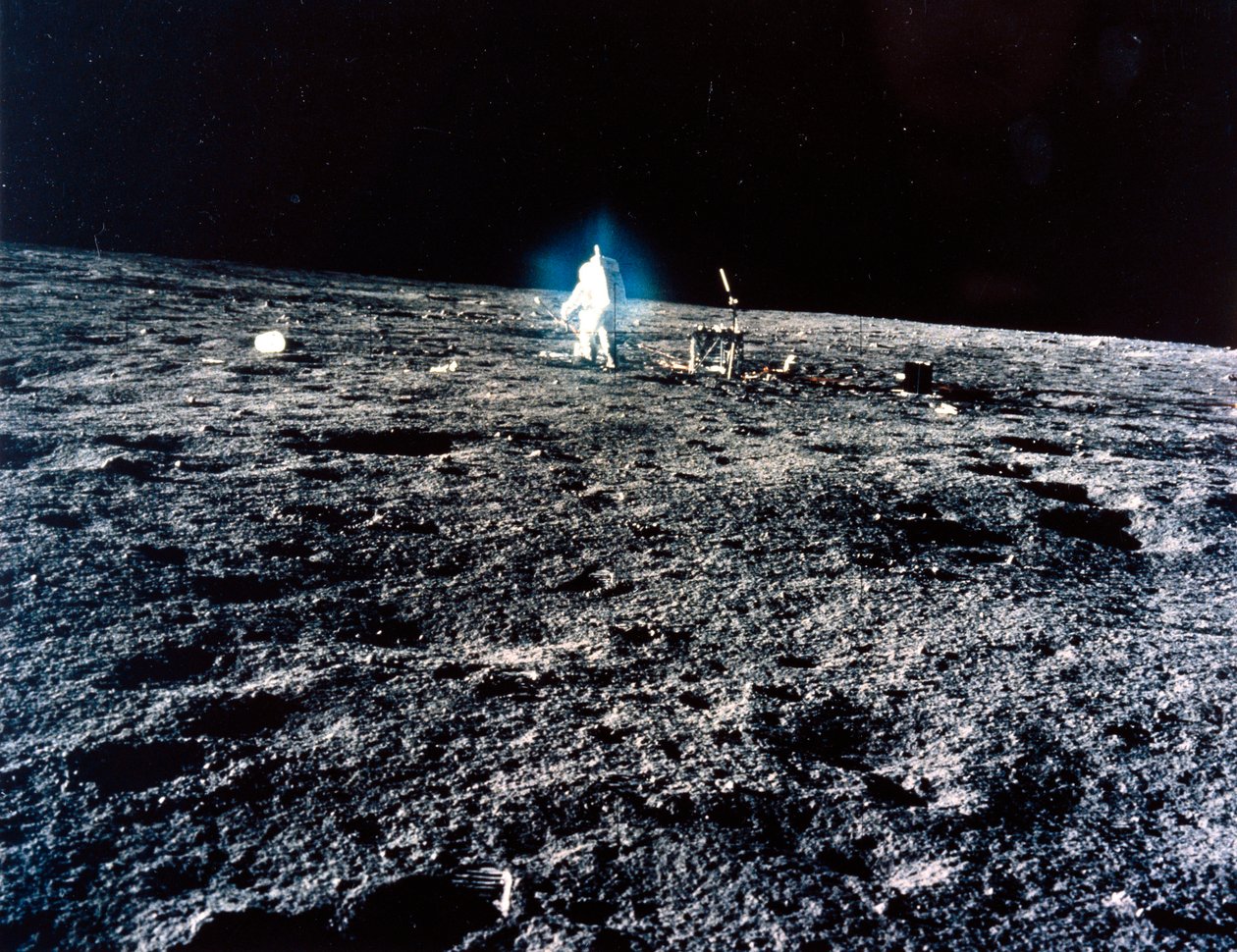 Manned Space Flight, USA, Apollo 12 Apollo 12 űrhajós a Holdon alkotó: Ferdinand Georg Waldmuller