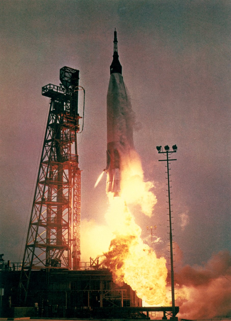 Manned Space Flight, USA, Mercury/Gemini Az Atlas rakéta kilövése, amely John Glenn űrhajóst pályára állította alkotó: Frederick (attr. to) Barnard