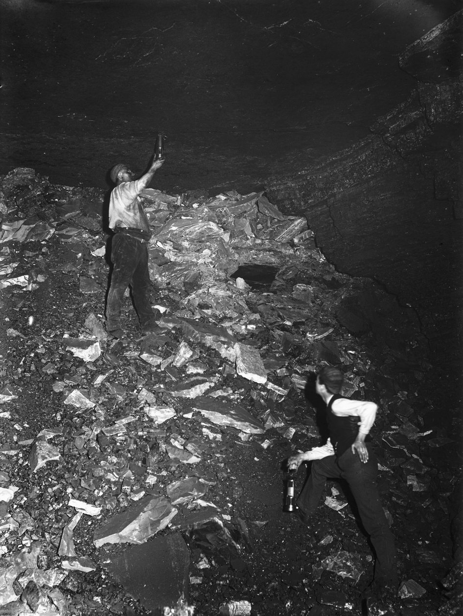 Bányászat, széntesztelés gázra egy bányaaknában, Ramrod Hall Pit, Staffordshire, 1890-es évek alkotó: Frederick (attr. to) Barnard