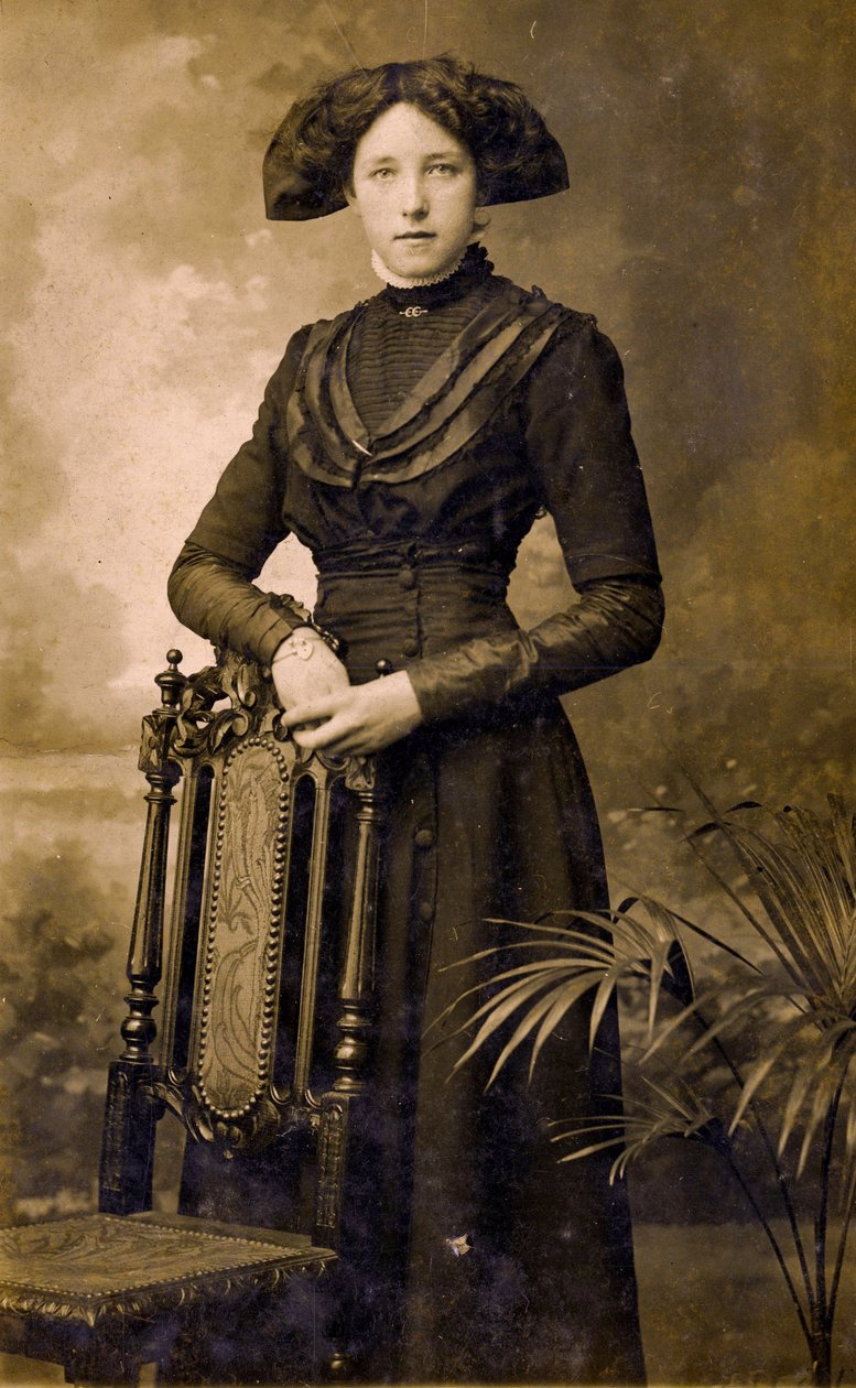 Egy Edward-korabeli nő portréja, Eastbourne 1908 körül (fotó) alkotó: . .