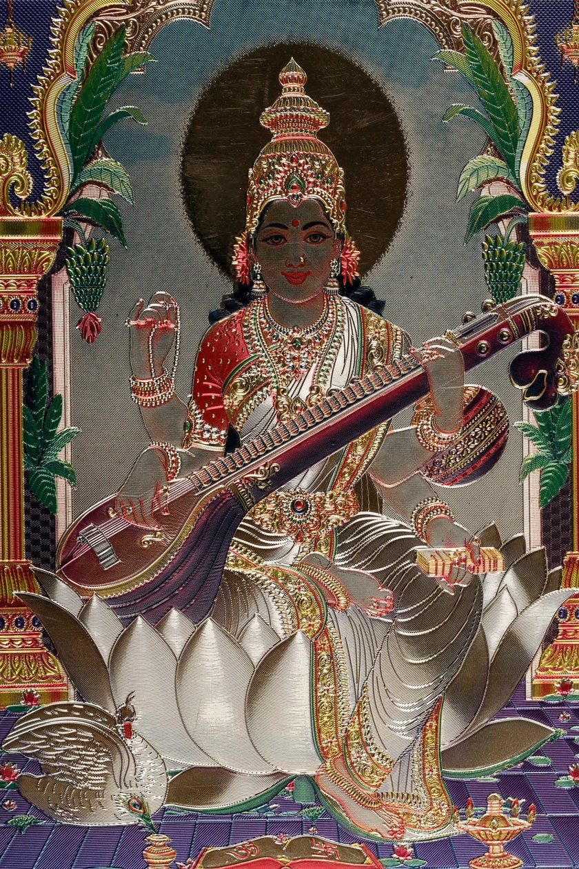 Saraswati: a tudás, a zene, a művészet, a beszéd, a bölcsesség és a tanulás hindu istennője. alkotó: . .