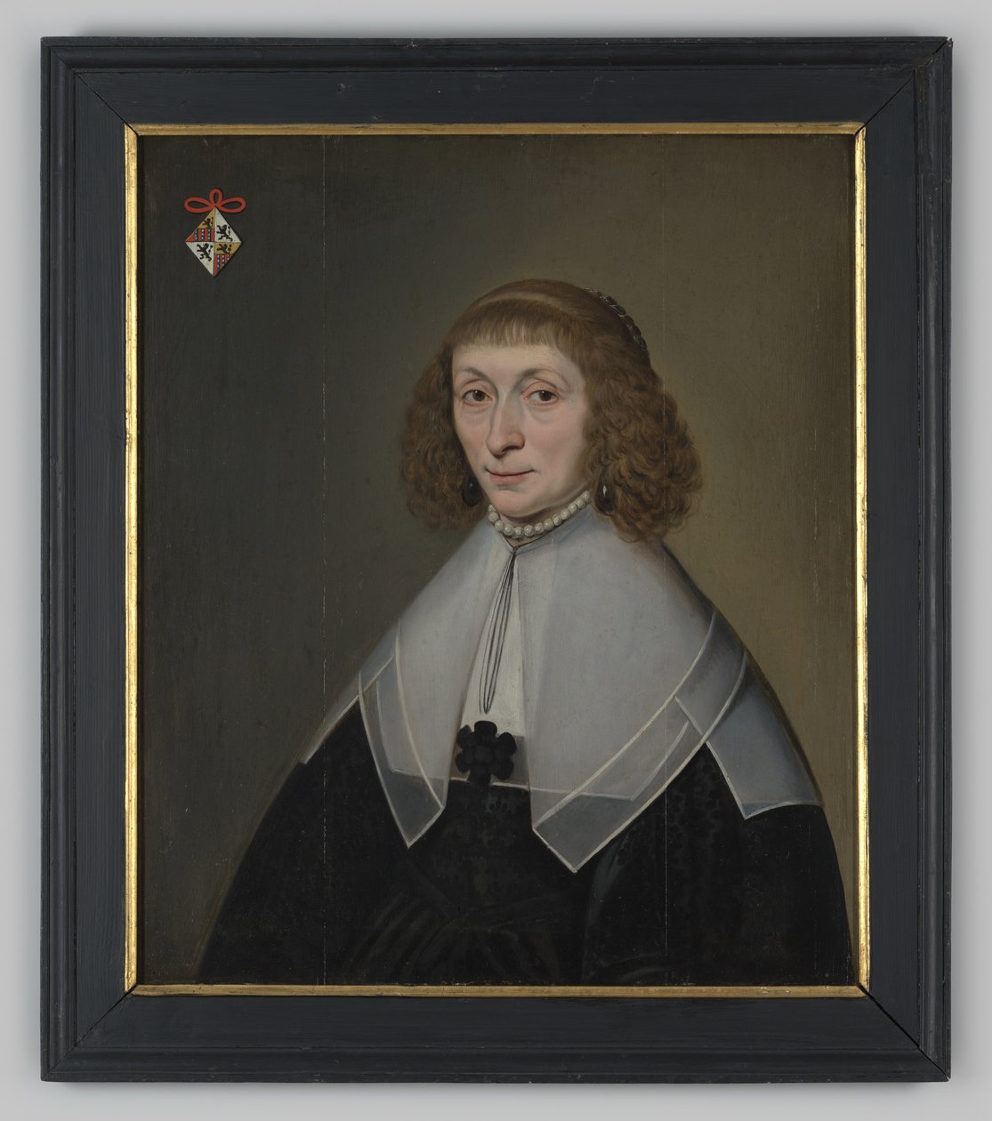 Holland:  Damesportret met familiewapen Portrait of an unknown woman alkotó: anonymous 