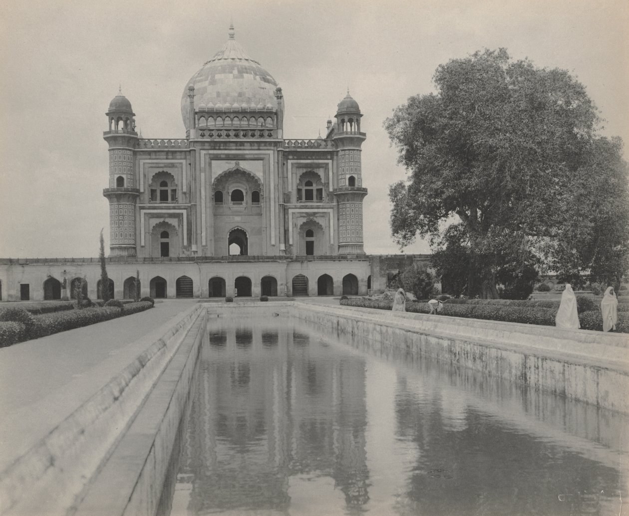 Safdarjung sír, Delhi alkotó: studio of A. W. A. Plâté Studio (Ceylonese)