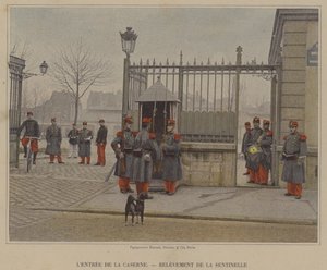 A laktanya bejárata, a Sentinel felemelése (színes fotó)