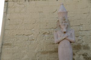 A luxori templom, ókori egyiptomi építészet Luxorban alkotó: Albert Mansour