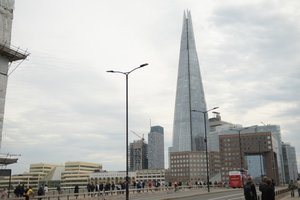 A Temze-folyón átívelő London Bridge London szívében