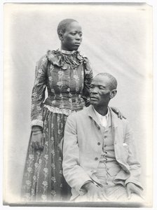 Khama és felesége, 1910 körül (platina nyomat) alkotó: A. E. Hargreave