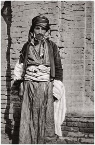 Egy kurd törzsi ember Dél-Kurdisztánból, Irakból, 1925.