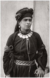 Kurd hölgy legjobb jelmezében, Irak, 1925