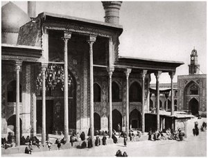 A Kadimain mecset bejárati kapuja Moosa Al Kadim imám sírjához, 1925 alkotó: A. Kerim