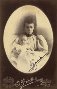 Xenia Alexandrovna de Russie et sa fille, la princesse Irina Alexandrovna - Grand Duchess Xenia Alexandrovna of Russia (1875-1960) with Daughter Irina Alexandrovna (1895-1970), by Photo studio A. Pasetti . Albumin Photo   1313543   hu       hungarian Succe alkotó: A. Pasetti Photo Studio