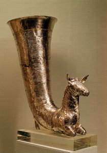 Rhyton kőszáli kecske formájában, Iránból (arany)