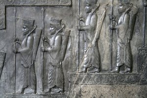 A királyi gárdát ábrázoló falfaragás, Tachara, Perszepolisz, Kr.e. 6-5. század (szürke kő) alkotó: Achaemenid