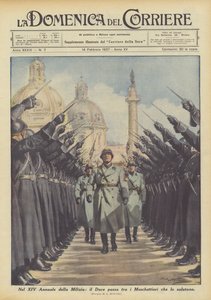 A Milícia XIV. Évkönyvében a Duce az őt köszöntő testőrök között halad
