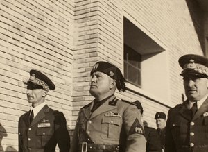 A Mauro Toschi fu Ulisse cég által épített "Fausto Pesci" királyi repülőtér Bolognában épületeinek felavatása Benito Mussolini herceg jelenlétében, 1936.10.24. (f/w fotó)