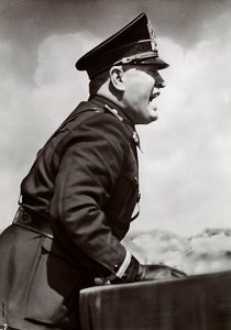 Mussolini beszédet mond (f/w fotó)