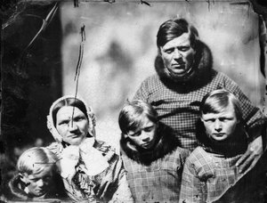 Dán tisztviselő (Hans Elberg) és családja