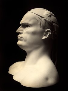 Benito Mussolini portréját ábrázoló mellszobor, Adolfo Wildt munkája (f/w fotó) alkotó: Adolfo Wildt