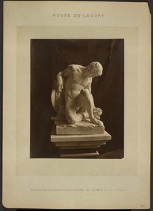 [Julien: Haldokló gladiátor, Louvre Múzeum] alkotó: Adolphe Braun