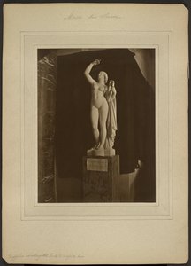 [Szapphó, aki az istenektől ihletet kér – Pradier / Louvre Múzeum]