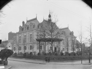 Városháza, 1886-90 körül alkotó: Adolphe Giraudon