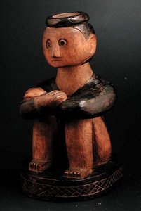 Férfi ülő alakja fejjel, Tsonga, Mozambik, 19. század vége (fa) alkotó: African