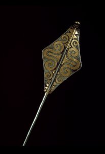 Őstörténet: arany berakásos ezüst bross a borsodi Tresorból (Odessza környéke). KR. E. 1500. Bronzkor. Moszkva, Állami Történeti Múzeum