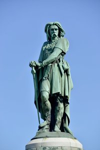 Vercingetorix (Kr. e. 72-46), gall vezető kolosszális szobra - Millet Aime (1819-1891) szobra 6,60 m magas erige 1865-ben a Mont Auxois nyugati részén (7 méter magasan Viollet Le Duc) Alise Sainte Reine 1865