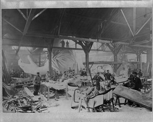Munkások a Szabadság-szobor építésénél Bartholdi párizsi raktárműhelyében, 1882 tél