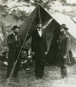 Abraham Lincoln Allan Pinkertonnal és John A. McClernand vezérőrnaggyal, 1862