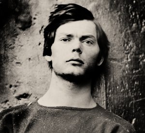 Lewis Powell csuklóvasalóban a USS Saugus fedélzetén, 1865