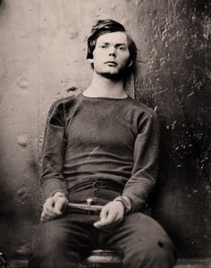 Lewis Powell csuklóvasalóban a USS Saugus fedélzetén, 1865