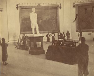 [Thaddeus Stevens államban fekszik a washingtoni Capitolium Rotundában], 1867. alkotó: Alexander Gardner