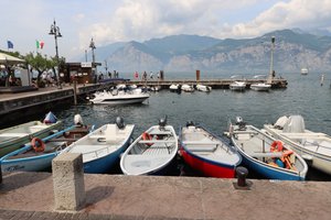 Garda-tó Olaszország alkotó: Alexandra Joseph