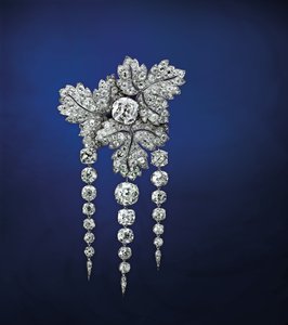 "Ribizlilevelek" bross, 1855 körül