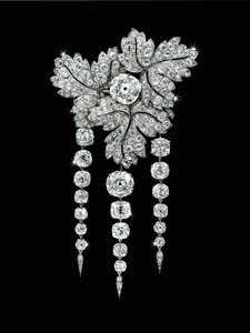 "Ribizlilevelek" bross, 1855 körül