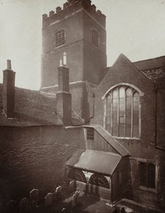 St. Bertholomews: A zöld templomkert a régi déli kereszthajó helyén alkotó: Alfred H. Bool