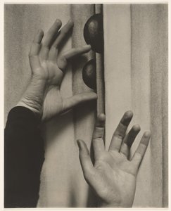 Georgia O’Keeffe – Kezek alkotó: Alfred Stieglitz