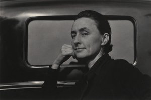 Georgia O’Keeffe – Új-Mexikóból való visszatérés után, vagy azzal egyenértékű O1 alkotó: Alfred Stieglitz