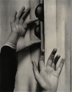 Georgia O’Keeffe – Kezek alkotó: Alfred Stieglitz