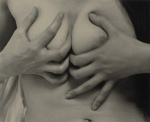 Georgia O’Keeffe – Kezek és mellek alkotó: Alfred Stieglitz