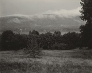 A Lake George-tó a dombról nézve alkotó: Alfred Stieglitz