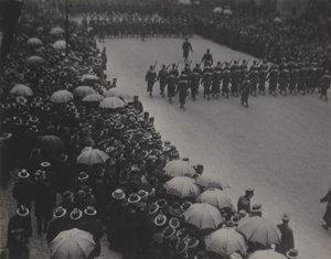 Katonai felvonulás, New York alkotó: Alfred Stieglitz