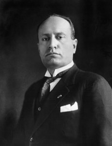 Benito Mussolini (f/w fotó)