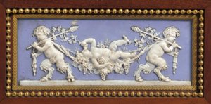 Panel egy Napoleon III konzolról Jacob módjára, Maison Millet, Párizs, 1865 körül (ormolura szerelt jáspisáru, mahagóni és intarzia) (részlet a 362841-ből)