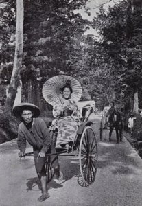 Japán lányok jinrikshában (f/w fotó)