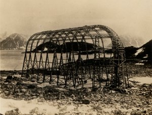 Az America, egy nem merev léghajó, amelyet Mutin Godard épített Franciaországban Walter Wellman kísérletére, hogy légi úton elérje az Északi-sarkot. (f/w fotó) alkotó: American Photographer (after)