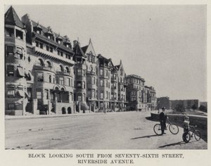 Délre néző háztömb a Seventy-Sixth Street, Riverside Avenue felől (f/w fotó) alkotó: American Photographer