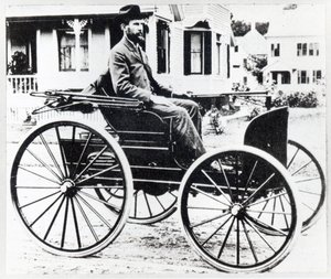 Az első amerikai autó, amelyet Charles és Frank Duryea tervezett és gyártott alkotó: American Photographer